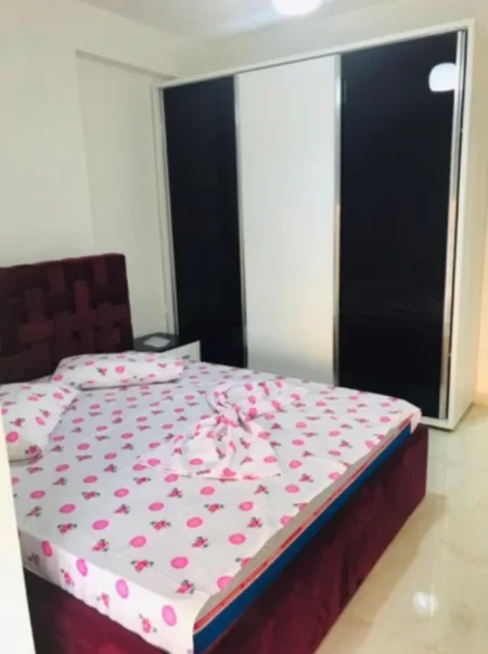 Tirane, jepet me qera apartament 2+1+Ballkon Kati 2, 105 m² 800 € (Gjimnazi Partizani /Rr.e Dibres)