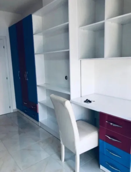 Tirane, jepet me qera apartament 2+1+Ballkon Kati 2, 105 m² 800 € (Gjimnazi Partizani /Rr.e Dibres)
