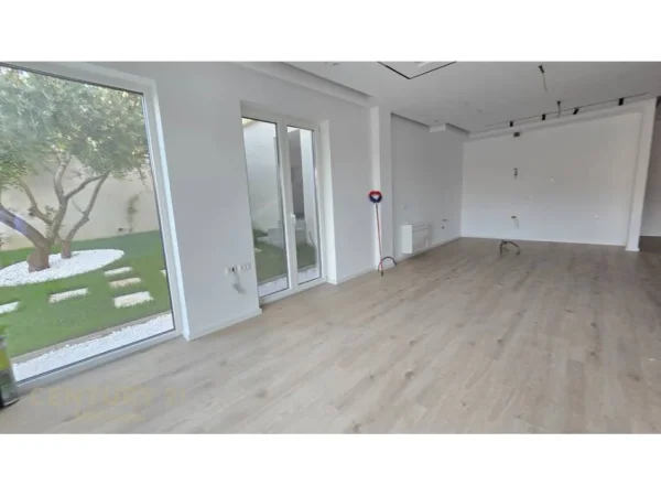 Tirane, jepet me qera Vile 3+1 Kati 3, 340 m² 5.000 € (Liqeni i Thate Metropol142923)