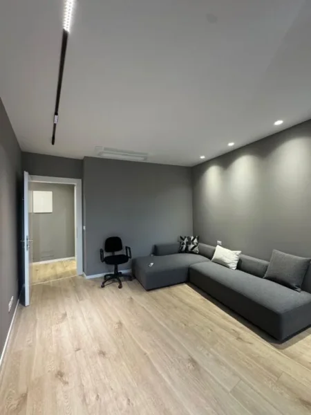 Tirane, jepet me qera ambjent biznesi , 1.700 € 