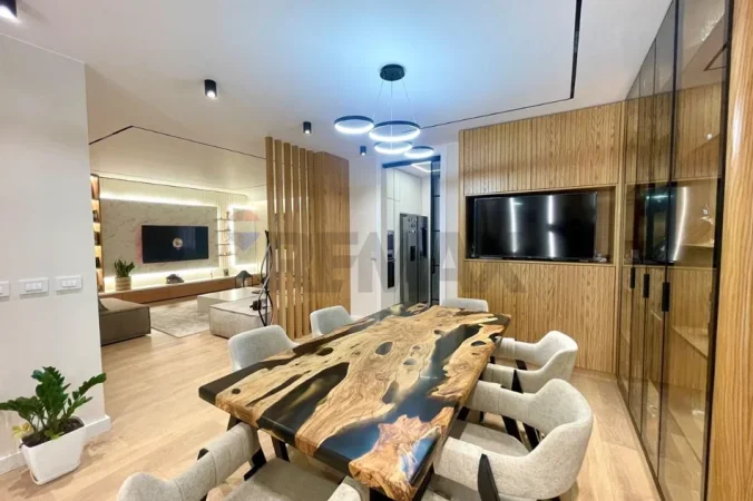 Tirane, shitet apartament 3+1 , 135 m² 450.000 € (Qender)