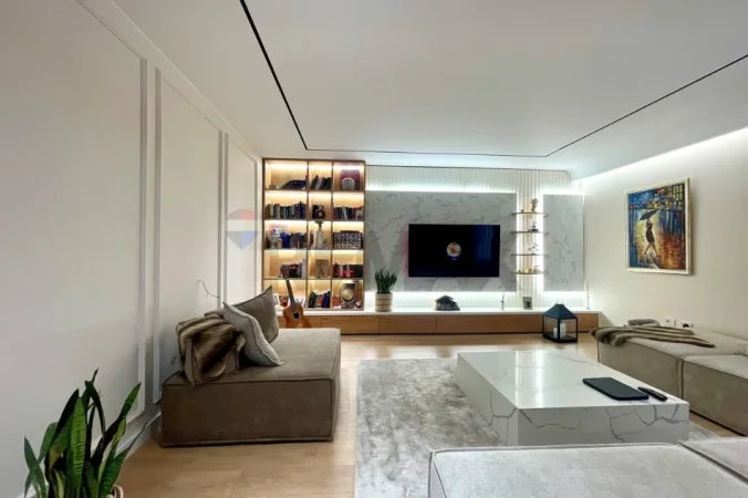 Tirane, shitet apartament 3+1 , 135 m² 450.000 € (Qender)