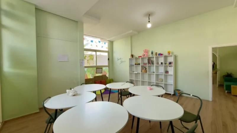 Tirane, jepet me qera ambjent biznesi Kati 0, 141 m² 700 € (Astir Vila L)
