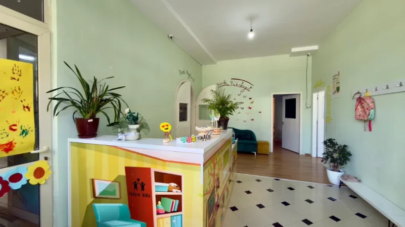 Tirane, jepet me qera ambjent biznesi Kati 0, 141 m² 700 € (Astir Vila L)