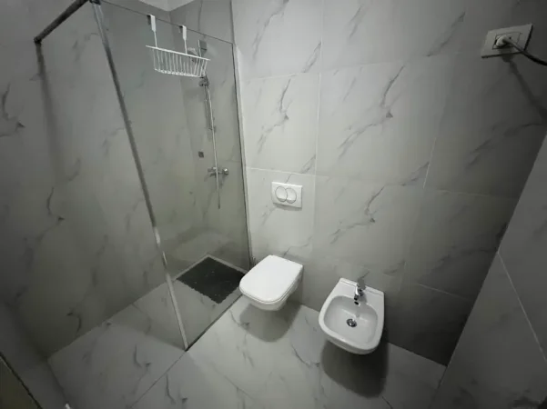 Tirane, jepet me qera apartament 2+1 Kati 2, 100 m² 1.250 € (Rruga e Barrikadave)