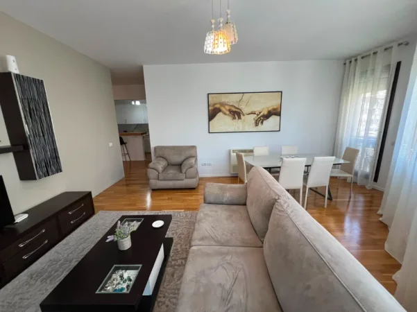 Tirane, jepet me qera apartament 2+1 Kati 2, 100 m² 1.250 € (Rruga e Barrikadave)