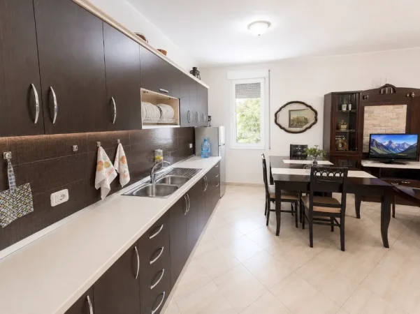 Tirane, shitet apartament 2+1 , 87 m² 145.000 €