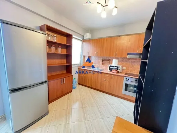 Tirane, jepet me qera apartament 2+1+Ballkon Kati 5, 110 m² 520 € 