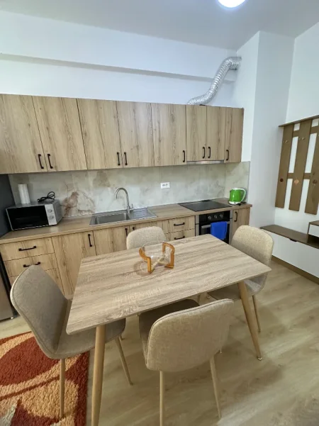 Tirane, jepet me qera apartament 1+1+Ballkon Kati 5, 52 m² 400 € (Pasho Hysa,Kompleksi Mangalem,40.000Leke)