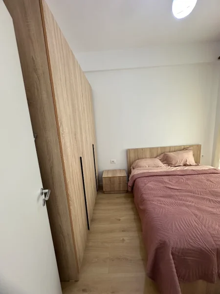 Tirane, jepet me qera apartament 1+1+Ballkon Kati 5, 52 m² 400 € (Pasho Hysa,Kompleksi Mangalem,40.000Leke)
