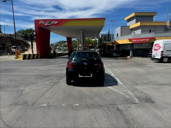 Sarande, shes makine Toyota Yaris Nafte, e zeze manuale Kondicioner 222.000 km 3.500 €