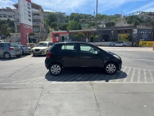 Sarande, shes makine Toyota Yaris Nafte, e zeze manuale Kondicioner 222.000 km 3.500 €