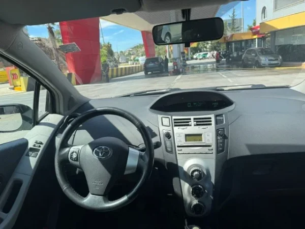 Sarande, shes makine Toyota Yaris Nafte, e zeze manuale Kondicioner 222.000 km 3.500 €