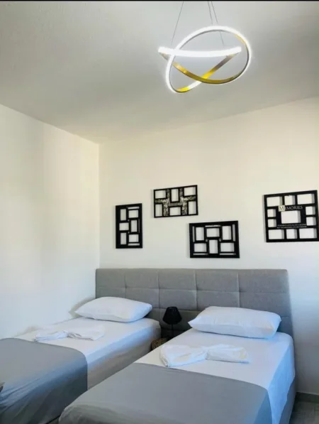 Tirane, jepet me qera apartament 1+1 Kati 7, 38 m² 380 € (Rruga Ferit Xhajko)