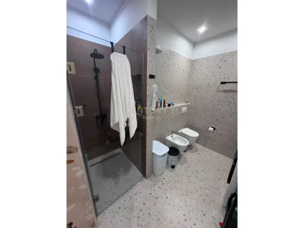 Durres, jepet me qera apartament 2+1 Kati 5, 115 m² 1.200 € 