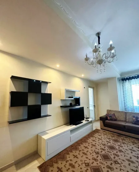 Tirane, jepet me qera apartament 1+1 , 420 € (Astir)