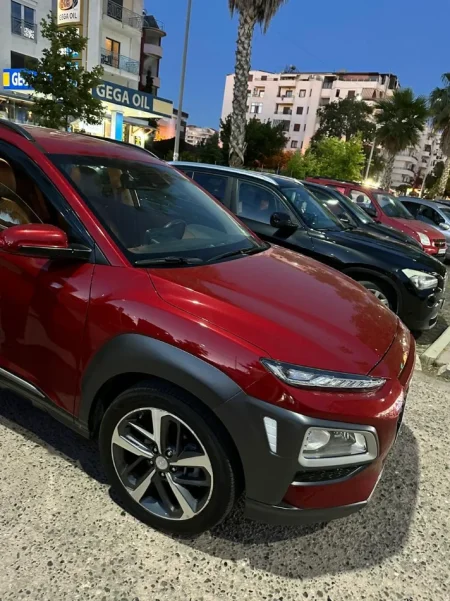 Tirane, shes makine Hyundai Kona Nafte, e kuqe automatik Klima 127.000 km 14.000 €