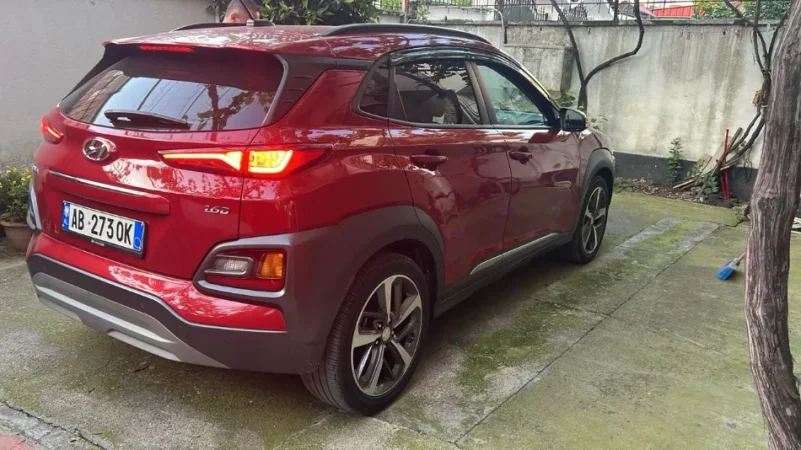 Tirane, shes makine Hyundai Kona Nafte, e kuqe automatik Klima 127.000 km 14.000 €