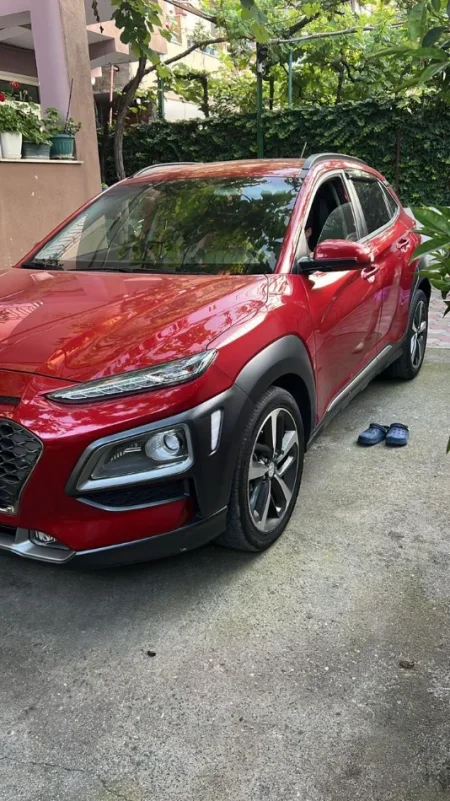 Tirane, shes makine Hyundai Kona Nafte, e kuqe automatik Klima 127.000 km 14.000 €