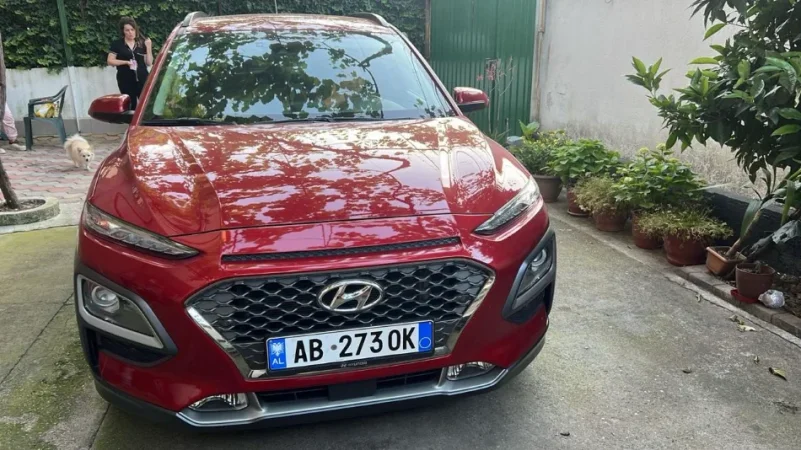 Tirane, shes makine Hyundai Kona Nafte, e kuqe automatik Klima 127.000 km 14.000 €