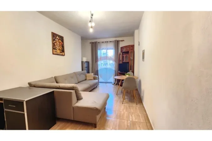 Tirane, jepet me qera apartament 1+1+Ballkon Kati 2, 60 m² 400 € (Astir)