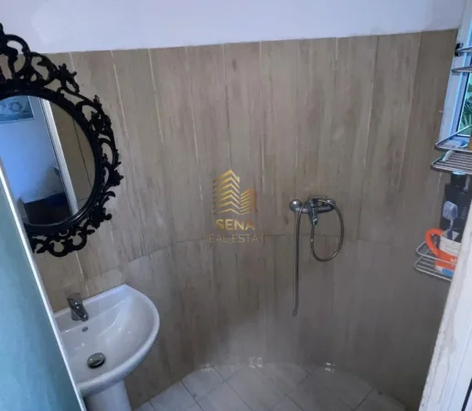Tirane, jepet me qera apartament 2+1 Kati 1, 80 m² 500 € (Shkolla e Bashkuar)