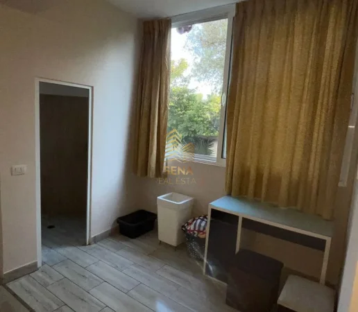 Tirane, jepet me qera apartament 2+1 Kati 1, 80 m² 500 € (Shkolla e Bashkuar)
