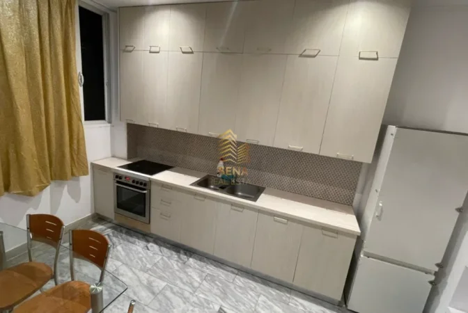 Tirane, jepet me qera apartament 2+1 Kati 1, 80 m² 500 € (Shkolla e Bashkuar)