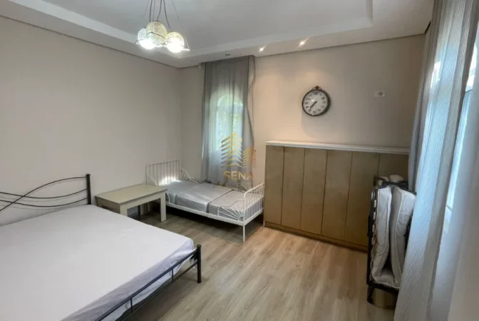 Tirane, jepet me qera apartament 2+1 Kati 1, 80 m² 500 € (Shkolla e Bashkuar)