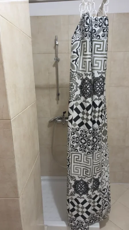Tirane, jepet me qera apartament 1+1 Kati 3, 70 m² 650 € (QENDER)