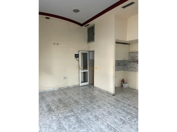 Tirane, jepet me qera ambjent biznesi Kati 0, 35 m² 500 € (RRUGA 5 MAJI)