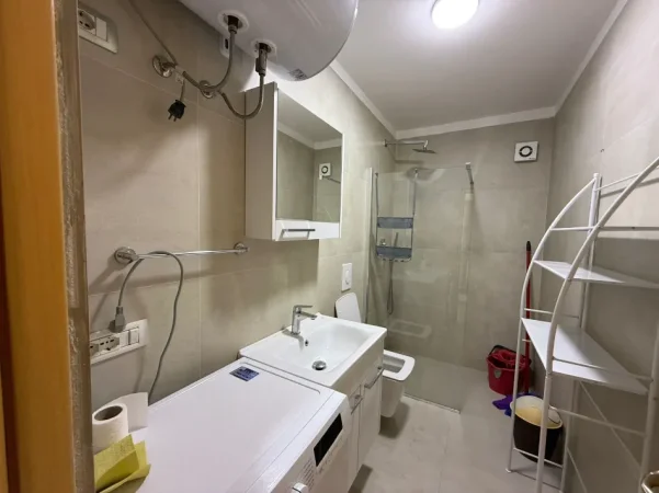 Tirane, shitet apartament 1+1 Kati 1, 50 m² 114.000 € (Perballe shkolles VACE ZELA)