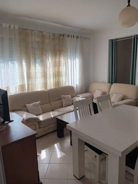 Tirane, jepet me qera apartament 2+1 Kati 3, 100 m² 400 € (Restorant Deliu ne Fresk)