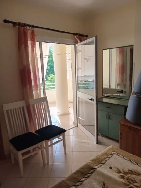 Tirane, jepet me qera apartament 2+1 Kati 3, 100 m² 400 € (Restorant Deliu ne Fresk)