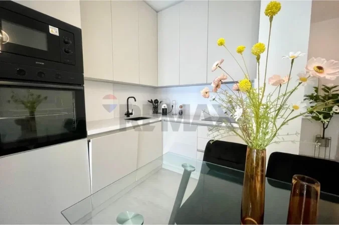 Tirane, jepet me qera apartament 2+1+Ballkon , 100 m² 800 € (Kodra e Diellit)