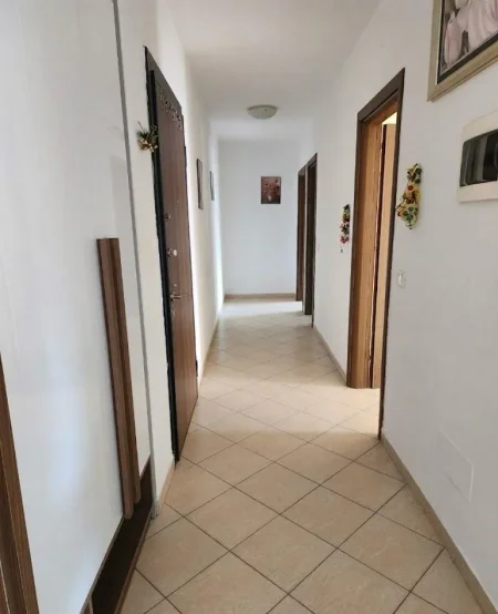 Tirane, jepet me qera apartament 2+1 Kati 3, 100 m² 550 € (Bulevardi i Ri)