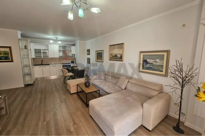 Tirane, jepet me qera apartament 1+1+Ballkon , 84 m² 740 € (Liceu Artistik)