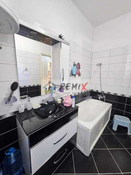 Durres, jepet me qera apartament 2+1+Aneks+Ballkon Kati 6, 120 m² 450 € 