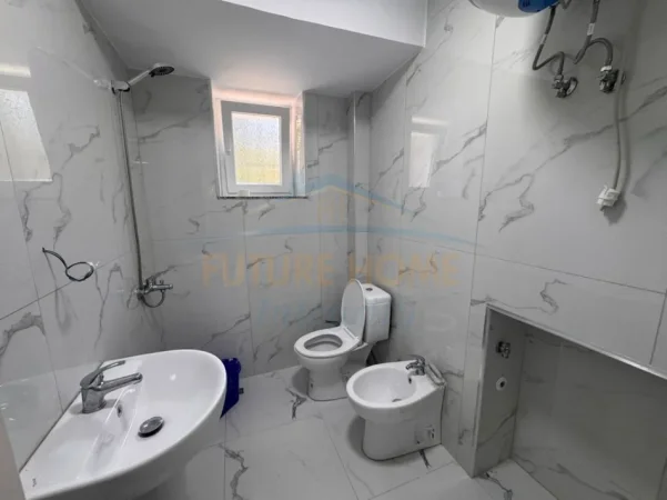Tirane, jepet me qera apartament Kati 2, 75 m² 800 € (Stacioni i Trenit)