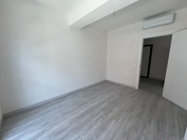 Tirane, jepet me qera apartament 2+1+Ballkon Kati 1, 106 m² 550 € (Bulevardi i ri)
