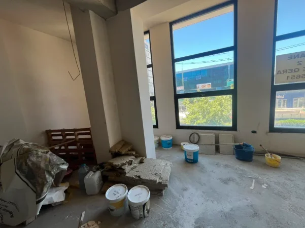 📍Jepet  Ambient Biznesi  me Qera në Qendër ne Kamez,  400 MIJE LEKE