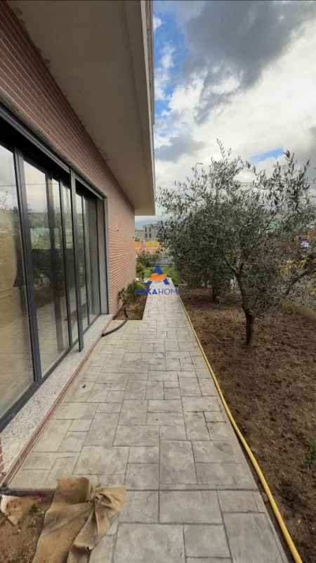 Tirane, jepet me qera apartament Vile 2 Katshe Kati 2, 250 m² 