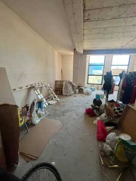 📍Jepet  Ambient Biznesi  me Qera në Qendër ne Kamez,  400 MIJE LEKE