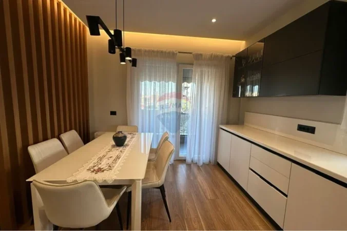 Tirane, jepet me qera apartament 3+1+Aneks+Ballkon , 130 m² 740 € (5 Maji)