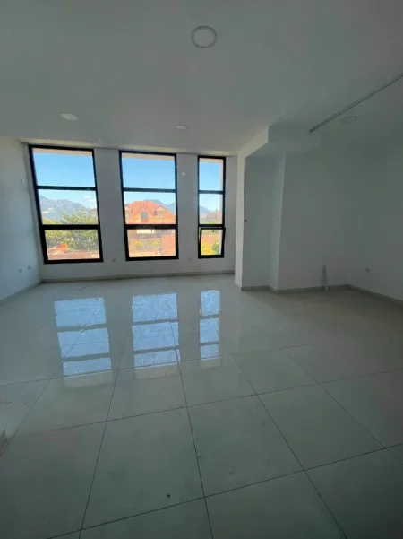 📍 Jepet Ambient Biznesi  me Qira në Qendër ne Kamez,  300 mije leke