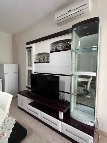 Tirane, jepet me qera apartament 1+1 Kati 1, 400 € 