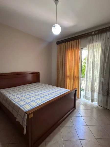 Tirane, jepet me qera apartament 1+1 Kati 1, 400 € 