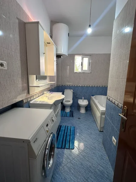 Tirane, jepet me qera apartament 1+1 Kati 1, 400 € 