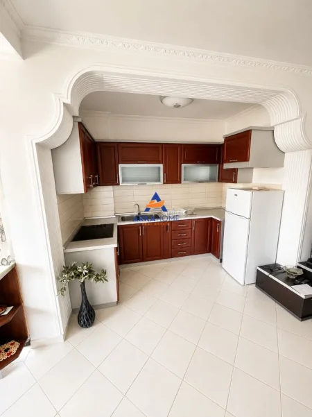 Tirane, jepet me qera apartament 2+1+Ballkon Kati 3, 120 m² 500 € 