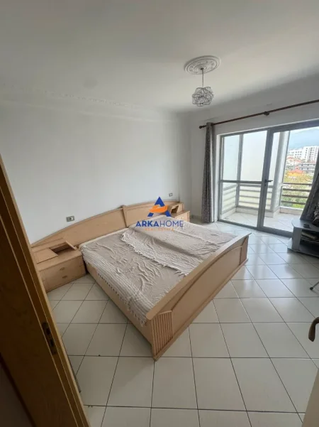 Tirane, jepet me qera apartament 2+1+Ballkon Kati 3, 120 m² 500 € 
